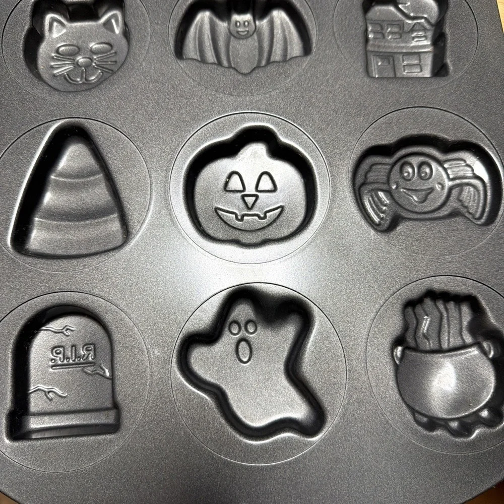 Wilton Halloween Cooking candy Baking mold Pan Sheet Cooking Cat Spider Ghost